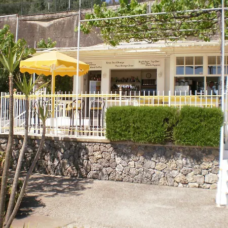 Relaxed Holidays A Few Steps Away From The Sea And With A Sense Of Privacy. * Achílleion