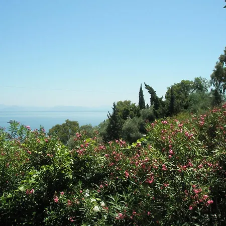 Relaxed Holidays A Few Steps Away From The Sea And With A Sense Of Privacy. * Achílleion