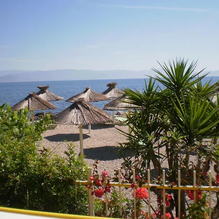 Relaxed Holidays A Few Steps Away From The Sea And With A Sense Of Privacy. * Achílleion